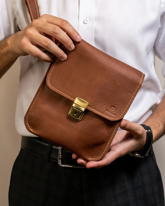 Kattled Messenger Bag - Russet Brown